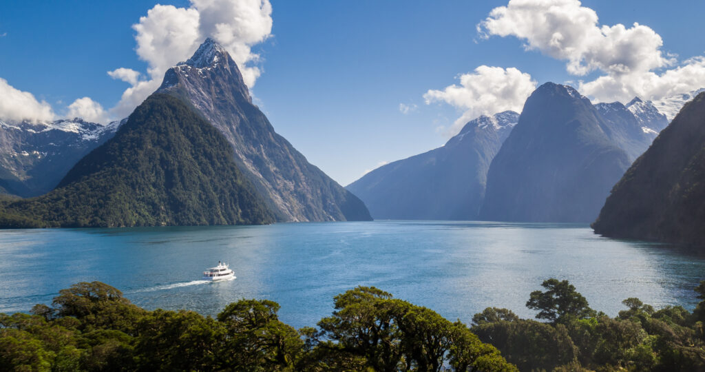 Guided Tour and Cruise of Milford Sound